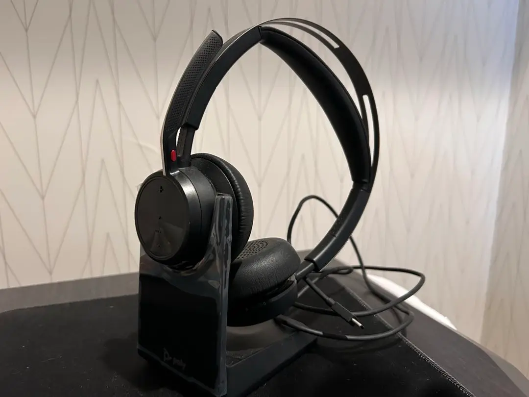 Poly Voyager Focus 2UC ワイヤレスヘッドセット充電スタンド Poly Voyager Focus 2 +充電スタンド 製品詳細・スペック - Poly