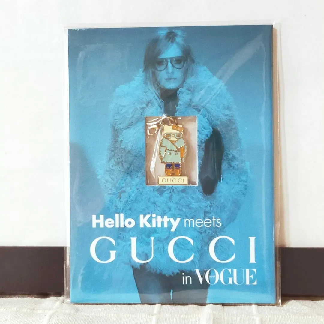 希少❣️Vogue GUCCIコラボ　キティW周年記念チャーム ハローキティ✕グッチ、コラボチャームが登場 - VOGUEの付録に