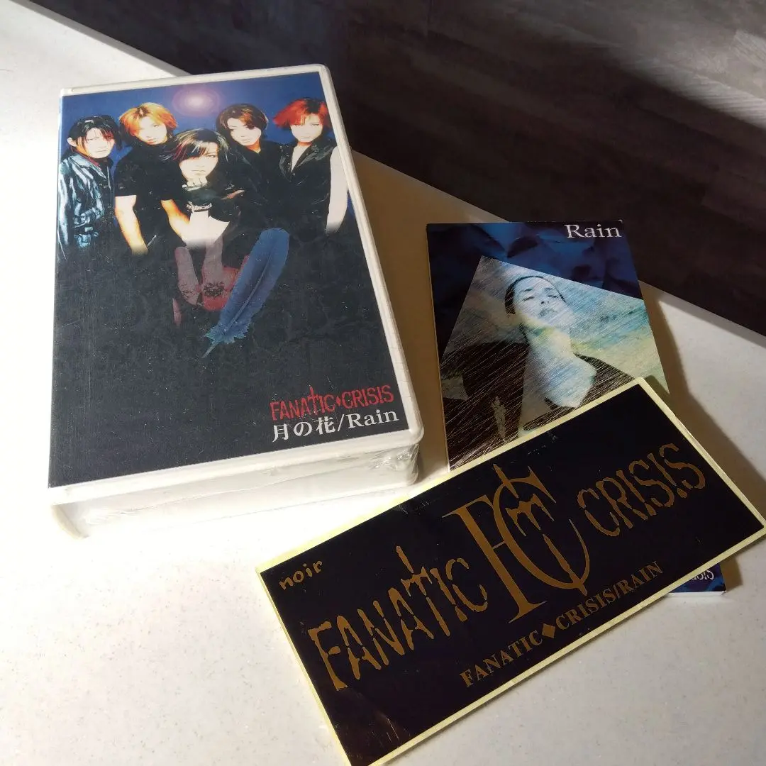 FANATIC CRISIS ◑MemoriesInWhite.月の花.Rain Amazon.co.jp: 月の花: ミュージック