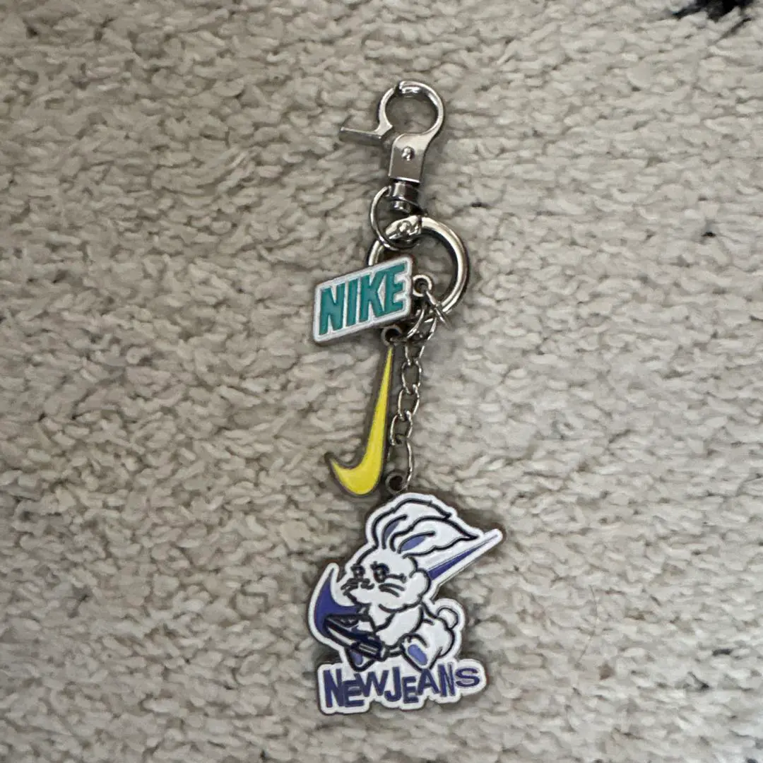 NIKE BY YOU x NewJeans KEYRING プレミアム特典 Newjeans Premium バニキャン NIKE BY YOU KEYRING キーリング