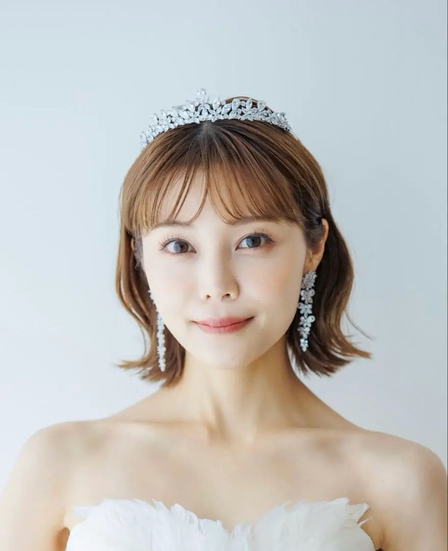 Thumbnail of Refined Tiara 【AH2111-05】 Earrings 【AE2307-03】