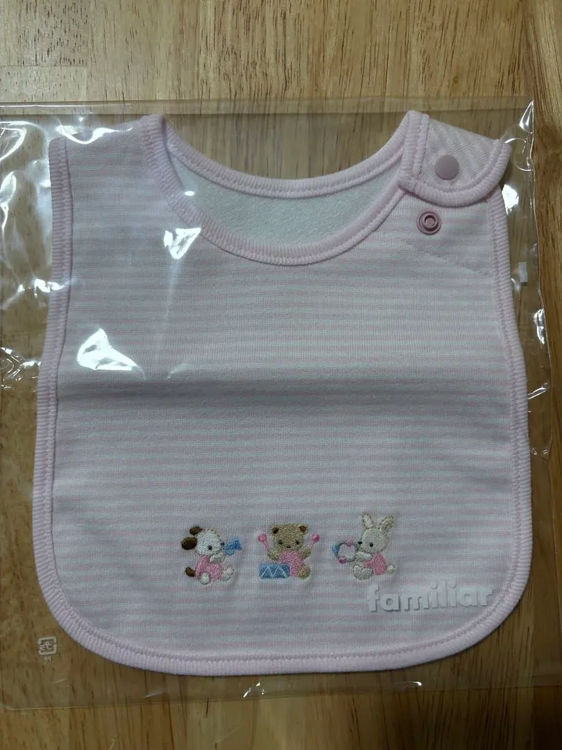 Thumbnail of Familiar bib