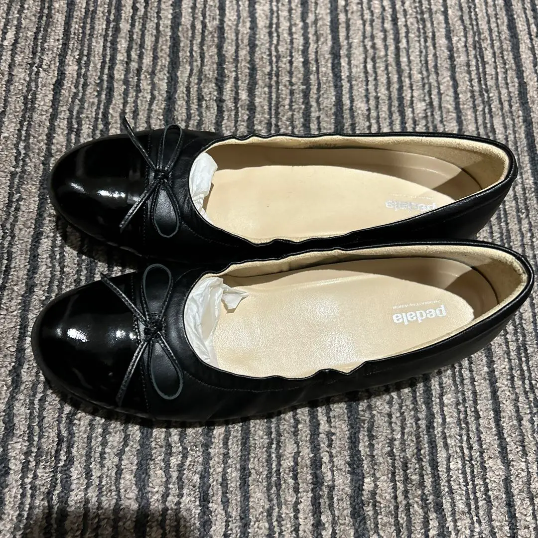 【美品】 ペダラ フラット シューズ バレエ レザー エナメル リボン 美品】 ペダラ フラット シューズ バレエ レザー エナメル リボン