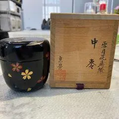 茶道具　越前塗　宮田宗景作　朱塗　松蒔絵　棗　共箱　V　5753 茶道具 越前塗 宮田宗景作 朱塗 松蒔絵 棗 共箱 V 5753