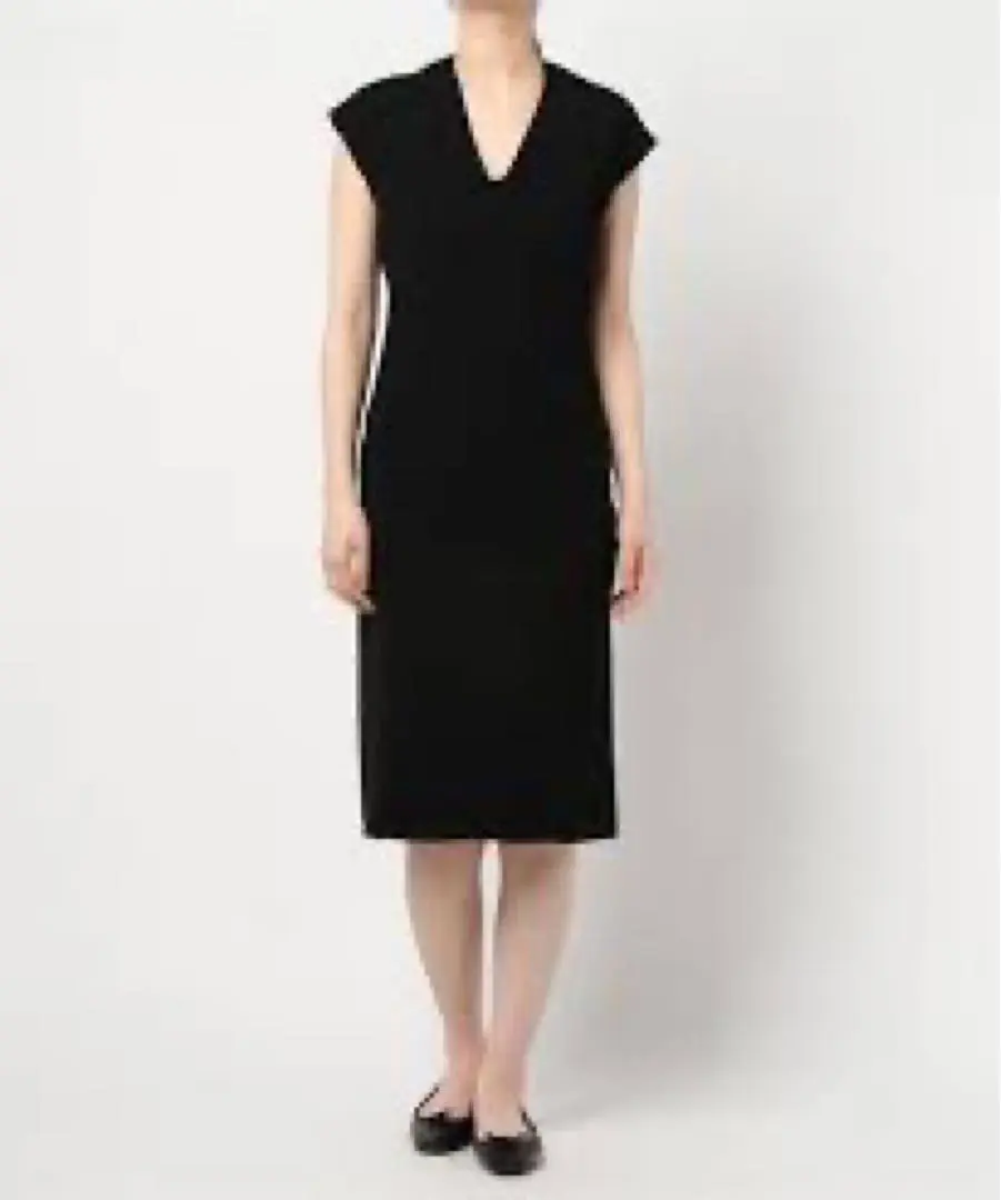 Thumbnail of 【Excellent Condition】Vince Heavy Crepe Pencil V-Neck Dress, Black, Retail Price: ¥54,000