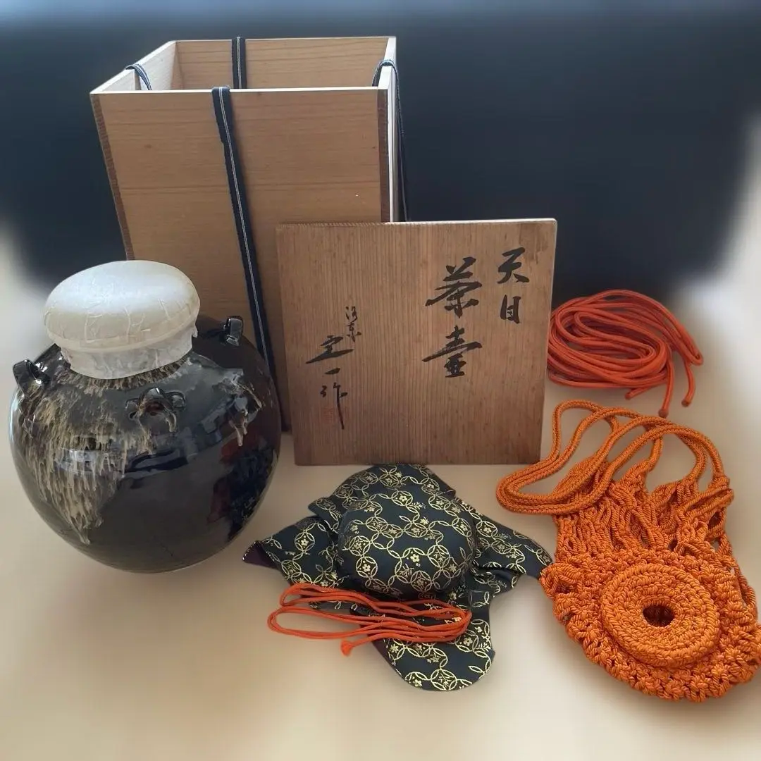 【新品】裏千家　茶道具 茶壺用 正絹 三本紐（朱色）飾り紐 茶会用 Amazon｜茶道具 茶事 壷 飾り紐 三本組 正絹 朱｜茶道用ふくさ