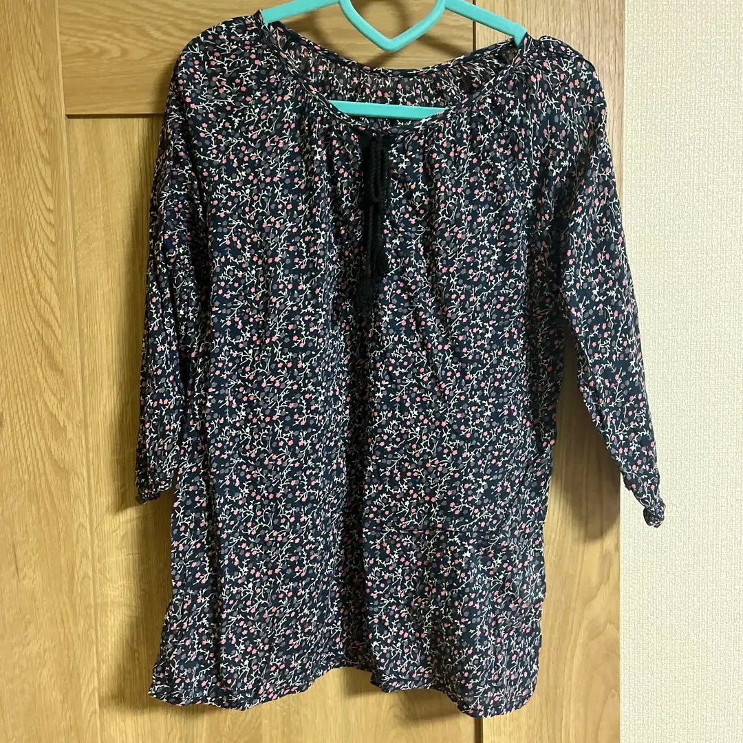Thumbnail of Floral print five-sleeve tunic