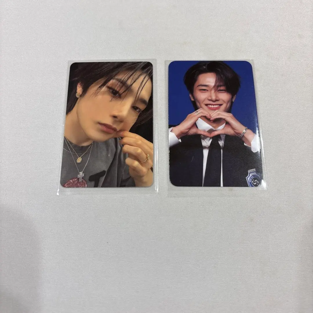 Thumbnail of Two Stray Kids I.N photocards set