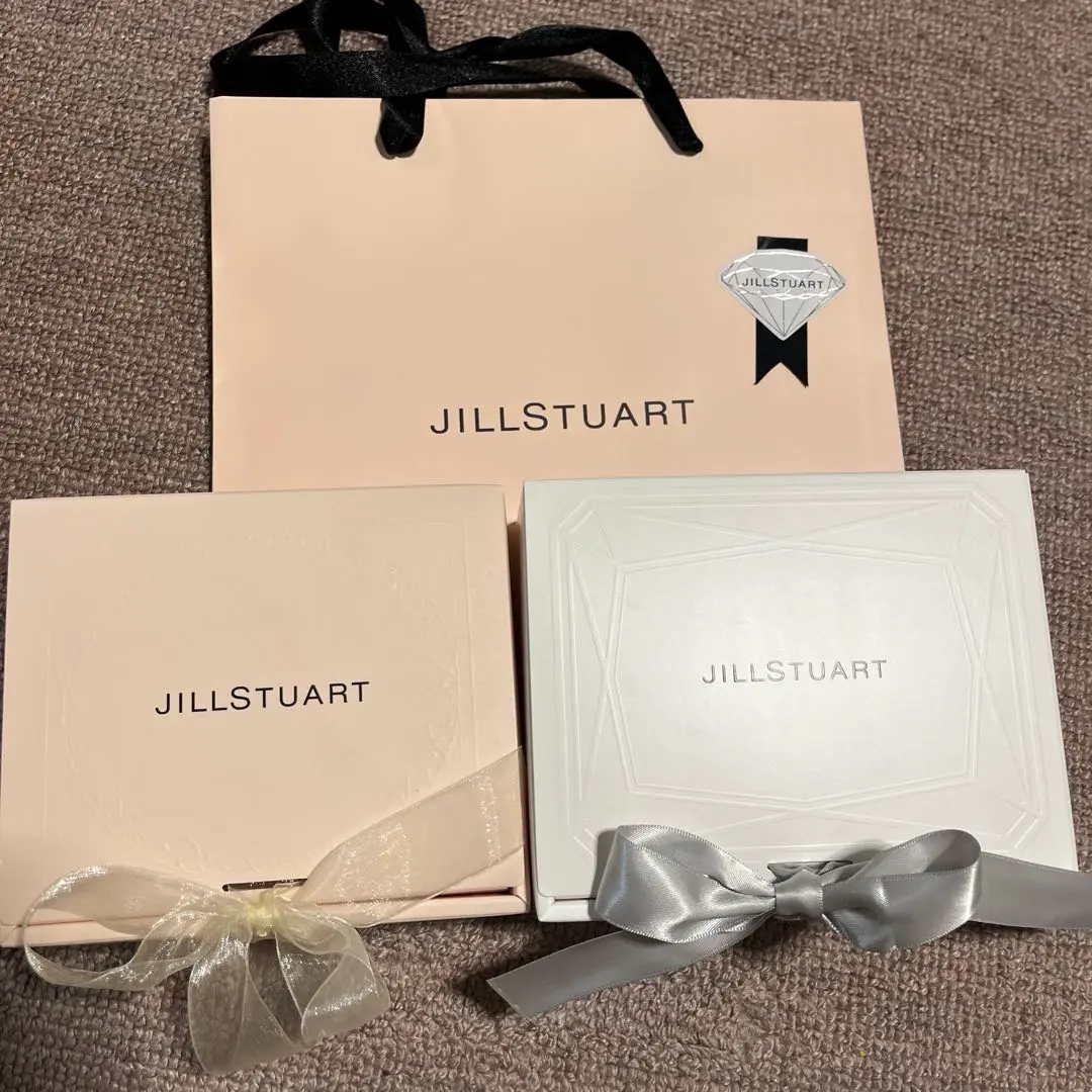 Thumbnail of JILLSTUART Gift Bag and Box Set