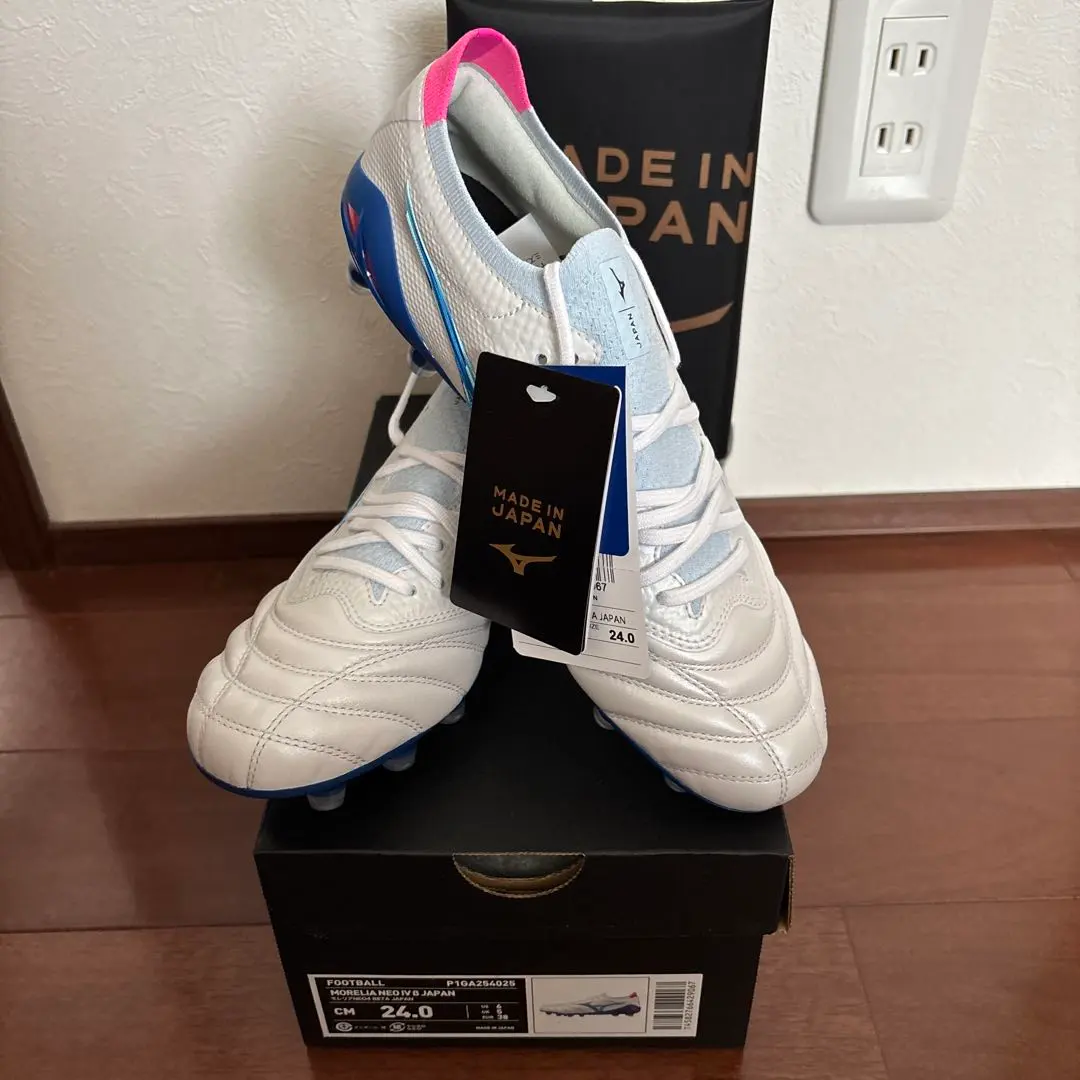 Thumbnail of New, rare size, limited edition Mizuno Morelia Neo 4 β JAPAN 24.0