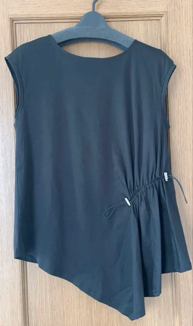 Thumbnail of YAMADAYA Grand table Asymmetric Black Sleeveless Top