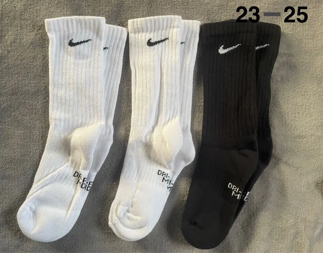 ［正品］Nike 白色 黑色 襪子23-25 Nike Everyday 襪子 的縮圖