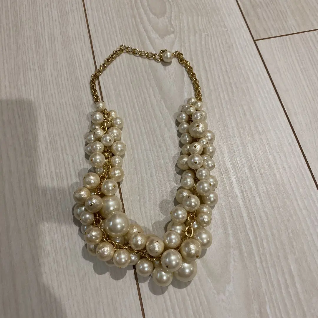 Thumbnail of Pearl necklace