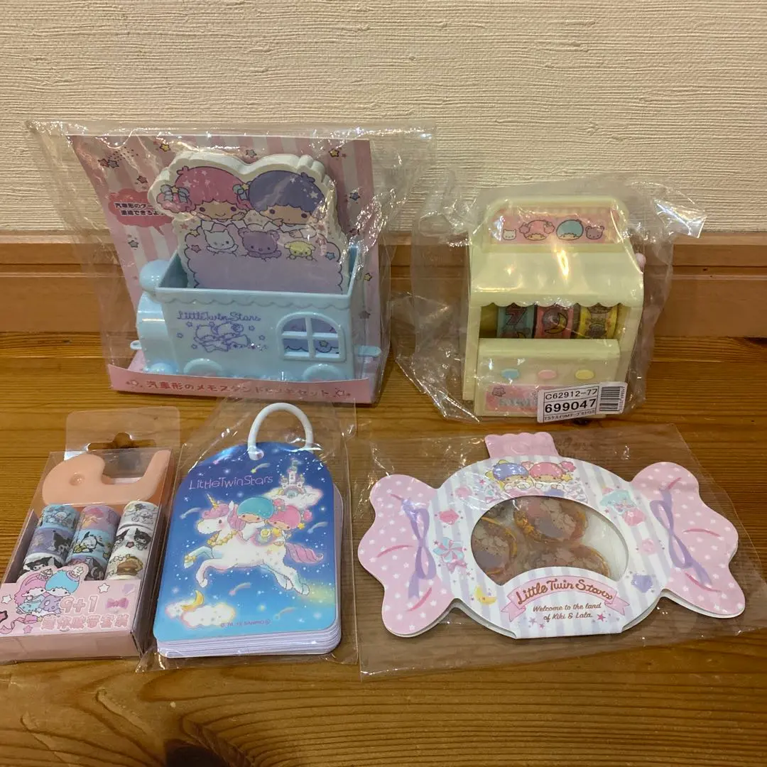 サンリオ♡キキララ ハウス型 メモ&ふせん 2017年 サンリオ♡キキララ ハウス型 メモ&ふせん 2017年