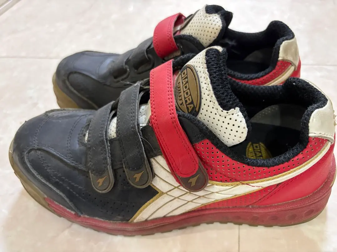 2025年最新】ディアドラ 安全靴 限定の人気アイテム - メルカリ