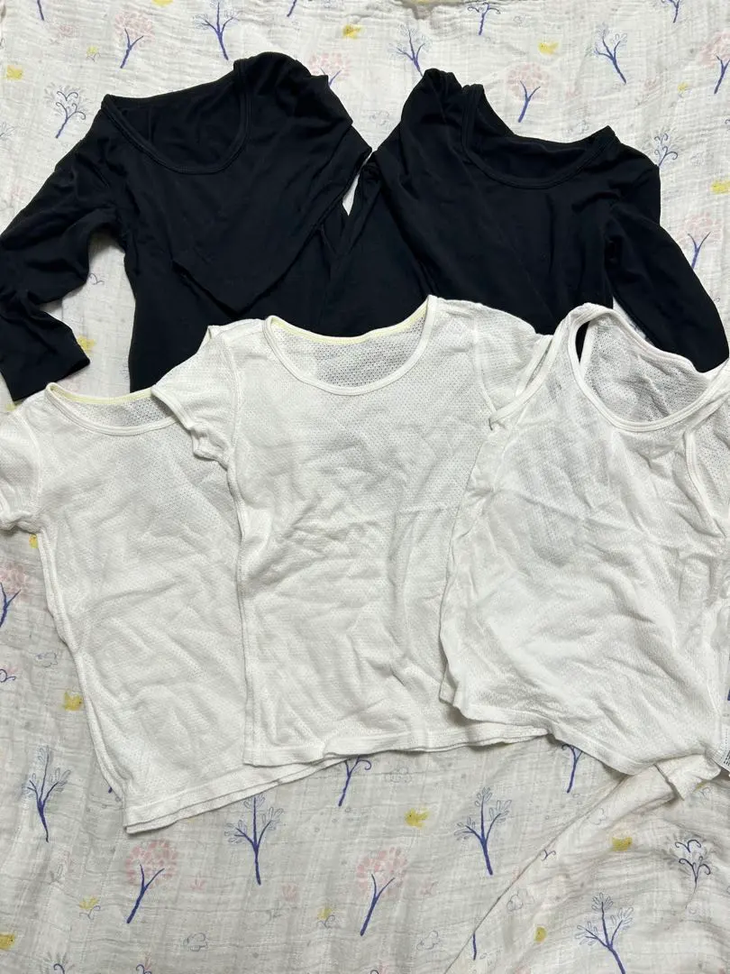Thumbnail of White and black short-sleeved shirt set (5 pieces)
