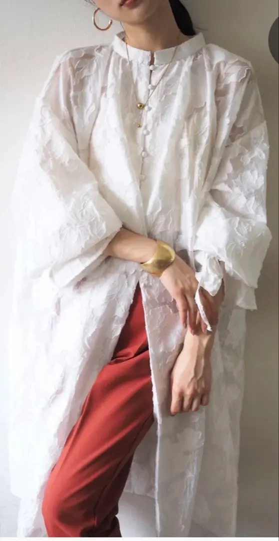 Lumier / 糖果袖透明提花長襯衫 / 白色 的縮圖