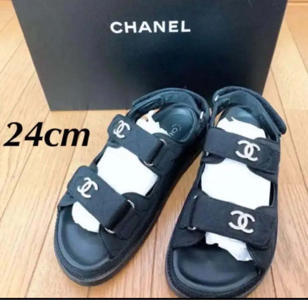 夏支度のスタートに♪【CHANEL】25SS ベルクロサンダル 2025年夏の本命、ベルクロサンダル。今、買うべき注目モデルと