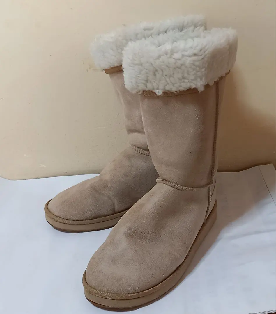 Thumbnail of Mouton boots (L)