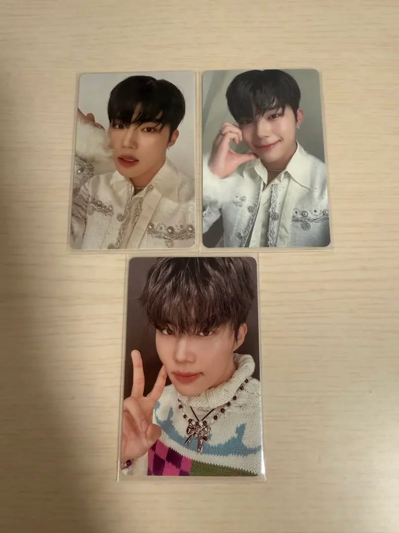 Thumbnail of ZB1 Zerobaseone Gunwook Trading Card 3-Piece Set
