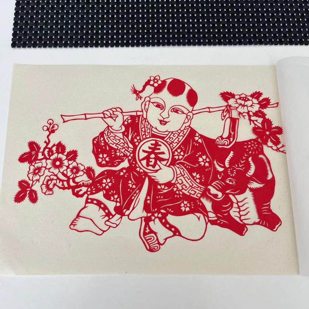 美品】中国・剪紙 伝統 切り絵細工 壁掛け - メルカリ