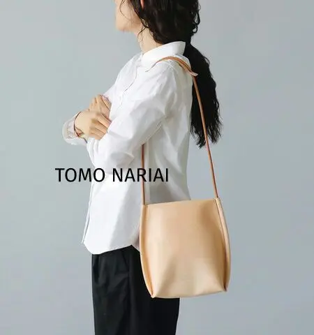 TOMO NARIAI(トモ ナリアイ)トート型ハンドバッグ薄茶⭐︎未使用 TOMO NARIAI(トモ ナリアイ)トート型ハンドバッグ薄茶⭐︎未使用