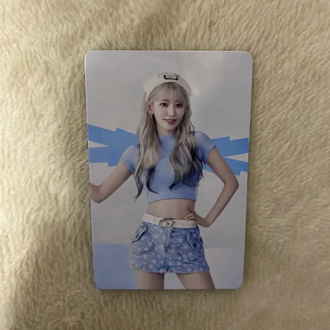 Thumbnail of LE SSERAFIM Sakura trading card