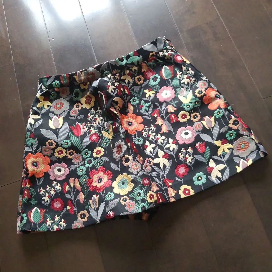 極美品レッドヴァレンティノ ドット柄 ショートパンツ キュロット B0603 2025年最新】RED VALENTINO 柄・デザイン：花柄 ショートパンツ