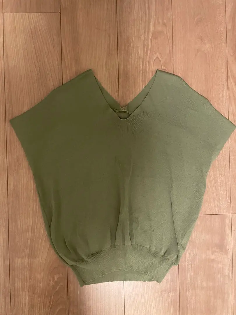 ‼️999➡️600‼️ SAISON DE PAPILLON 針織衫橄欖綠 的縮圖