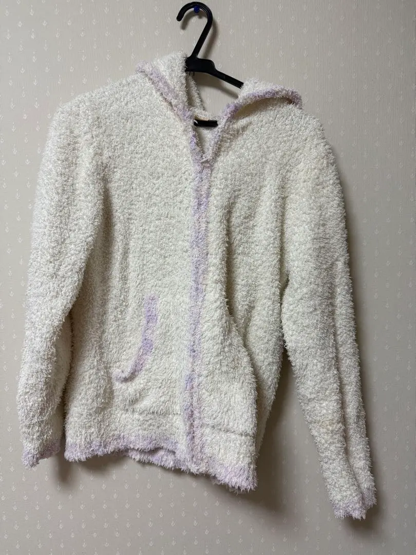 Thumbnail of UNIQLO White Fleece Loungewear M