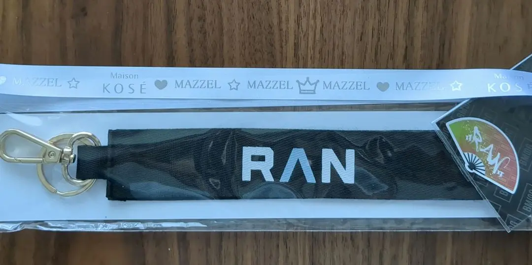 MAZZEL RAN ラン KOSE コラボ キーチェーン 未使用 2025年最新】Mazzel ran キーチェーンの人気アイテム - メルカリ