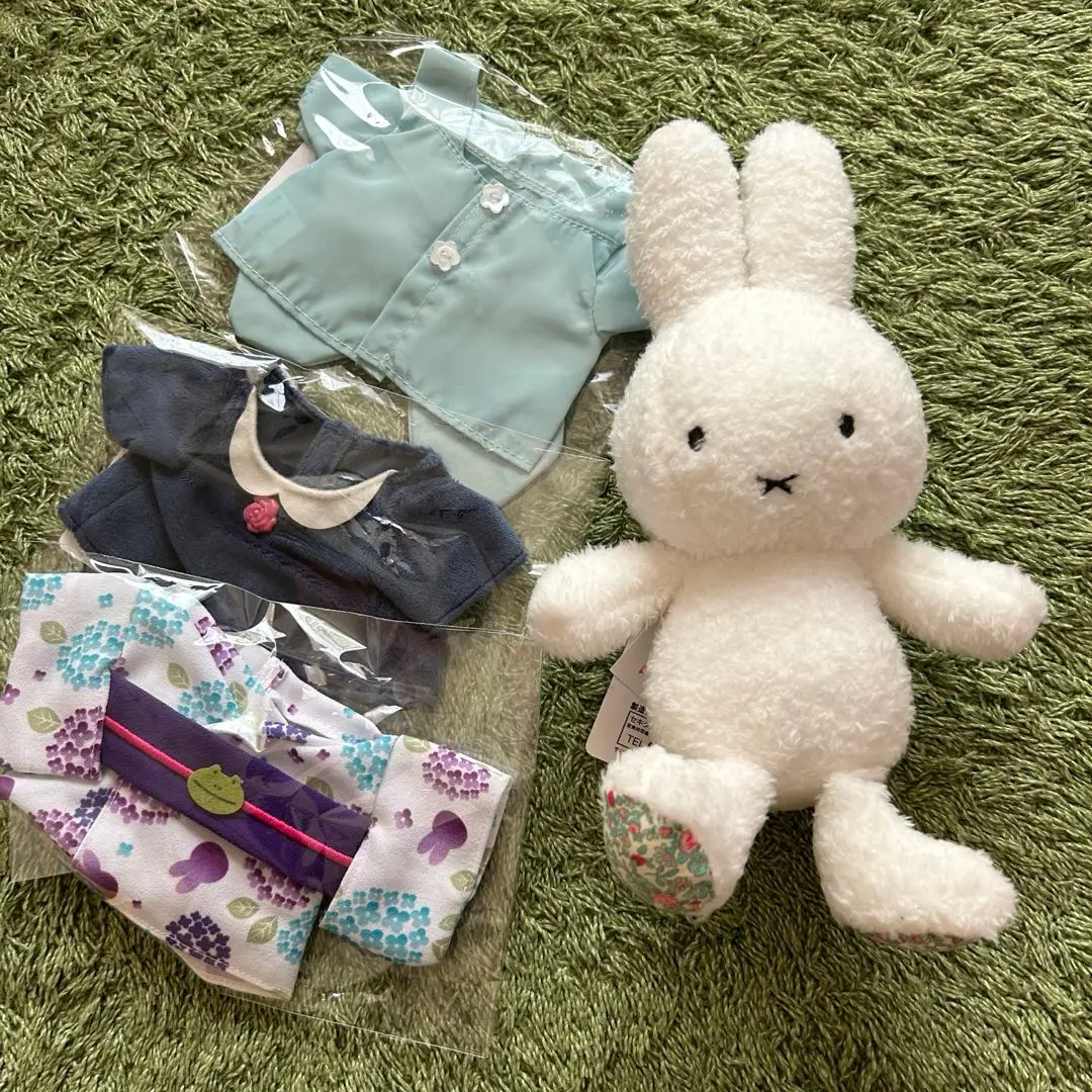 miffy - フラワーミッフィー 着せ替えお洋服 レインコート 2点セット Amazon.co.jp: フラワーミッフィー ほわほわぬいぐるみ 着せ替え