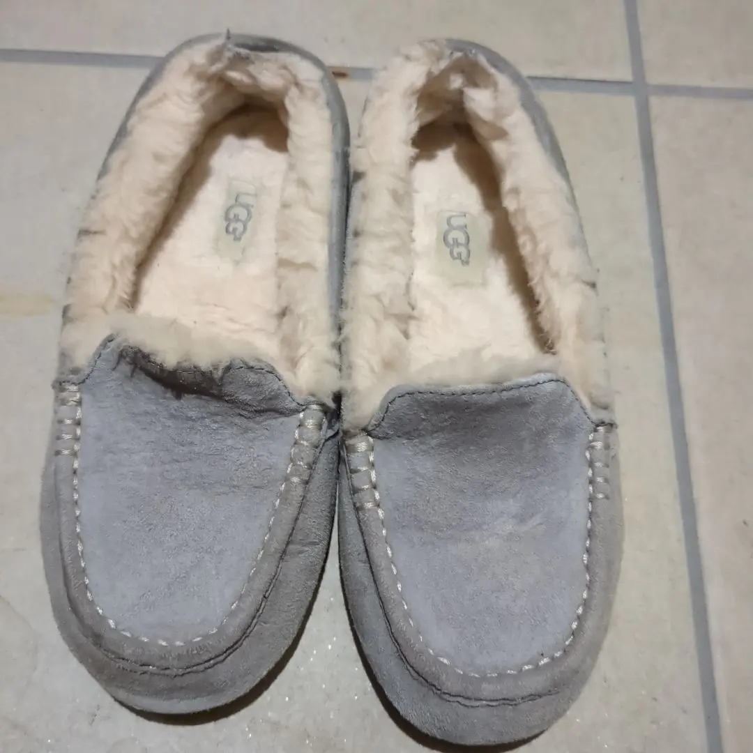 UGG 灰色麂皮莫卡辛鞋 的縮圖