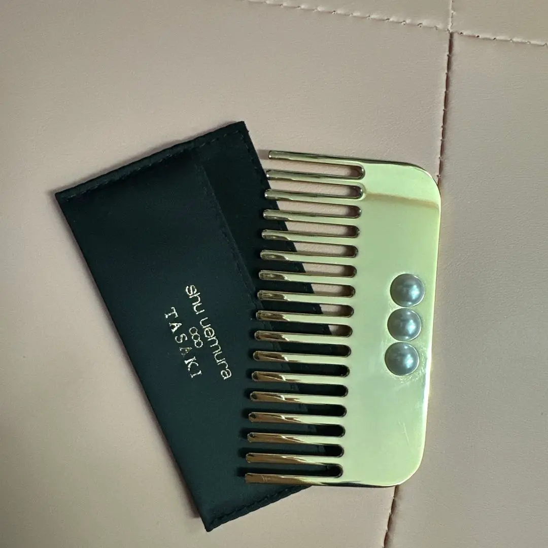【値下げ】shu uemura TASAKI コーム 未使用　未開封　ヘアブラシ 2025年最新】ShuUemura tasaki コームの人気アイテム - メルカリ