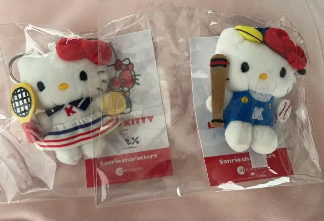 ローリーズファーム　ハローキティ　Me% トイキーホルダー 野球　日焼け　2体 ローリーズファーム Me% HELLO KITTYトイキーホルダー2 日焼け