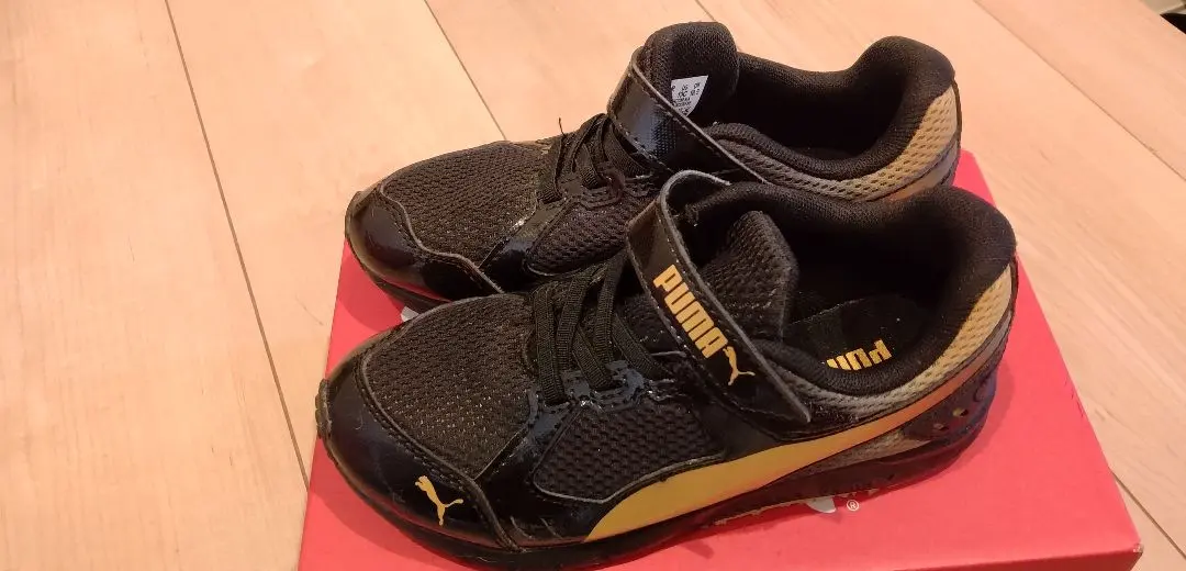 彪馬 兒童鞋 黑色/金色 的縮圖