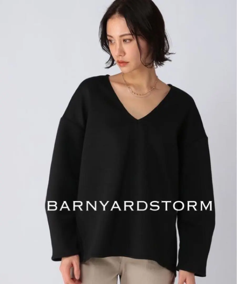 Thumbnail of ✼Excellent Condition✼ BANNER BARRETT Stretch Cardboard Material V-Neck Pullover