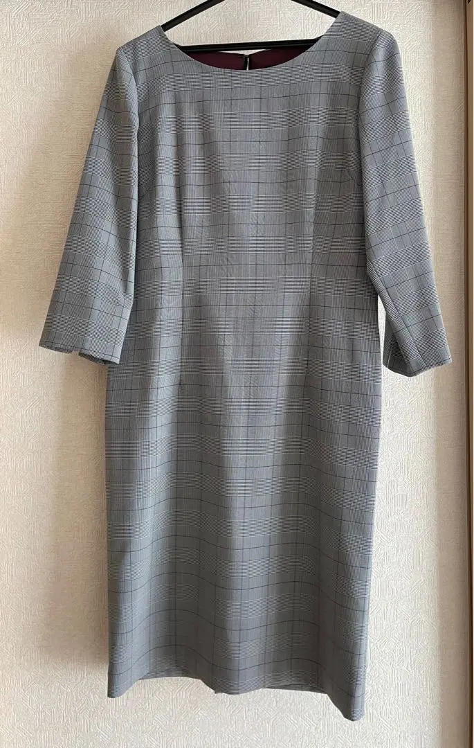 Thumbnail of Gray check pattern three-quarter sleeve knee-length dress