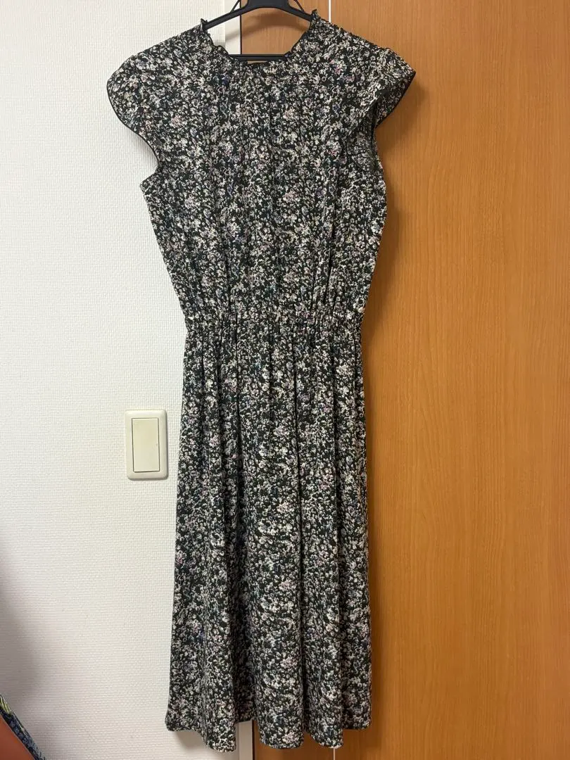 Thumbnail of One-piece dress / Vis