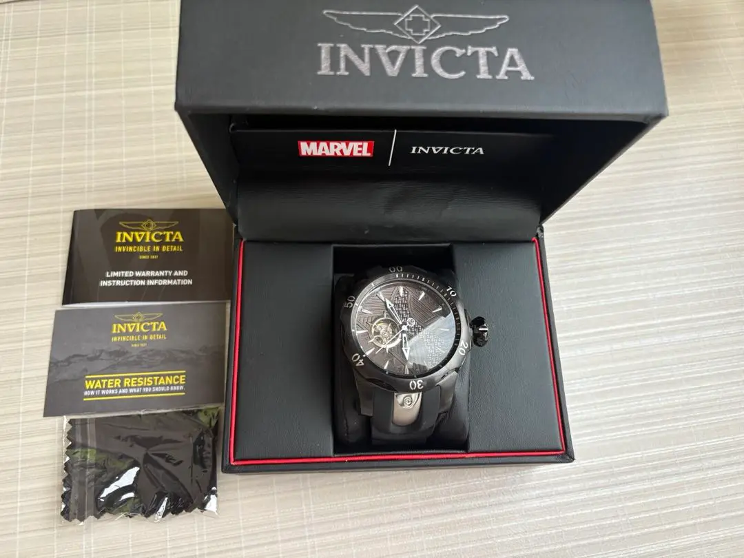 アイアンマン　インビクタマーベルコラボ　時計　ホットトイズ Amazon | Invicta Marvel 52 mmボルトViper Limited Ed Iron Man