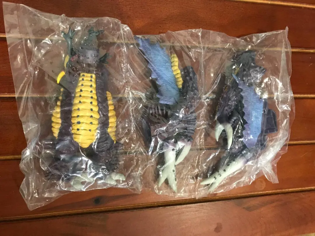 アルティメットモンスターズ　究極大怪獣　 アリブンタ　マグネドン　ユートム 究極大怪獣 アルティメットモンスターズ 第四集 マグネドン 展示