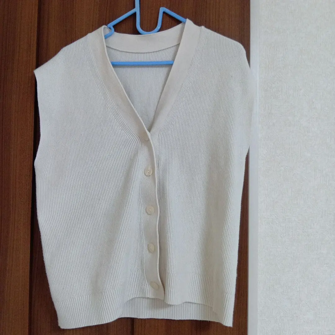 Thumbnail of Ivory Sleeveless Vest MUJI