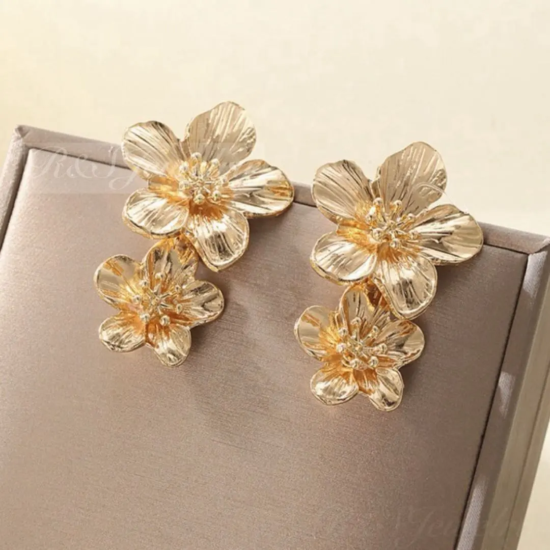 Thumbnail of Gold Double Flower Floral Earrings Bridal Wedding Ceremony Seijin-shiki (Coming-of-Age Ceremony) Pre-Wedding Photoshoot d