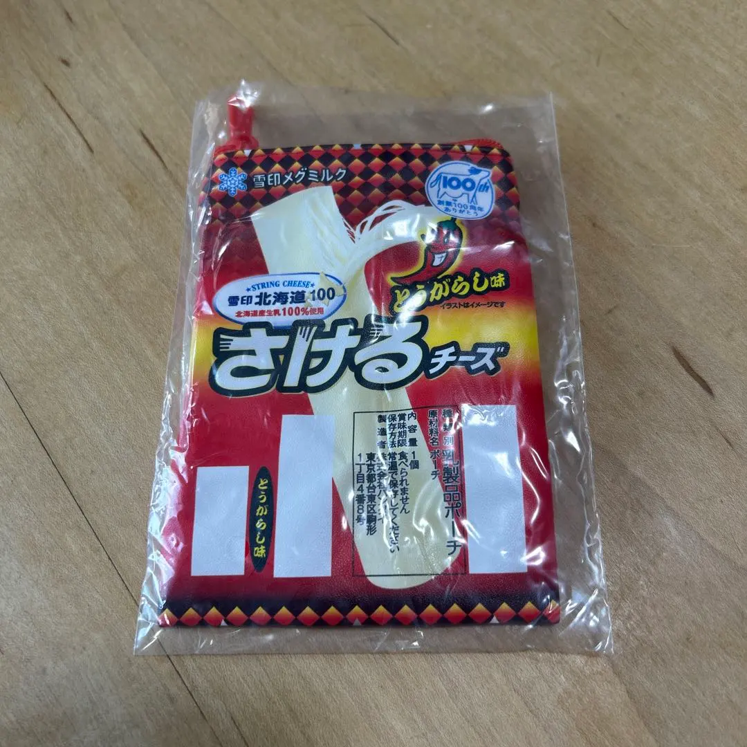 Thumbnail of Yuki-jirushi Megmilk Dairy Products Pouch: Sakeru Cheese