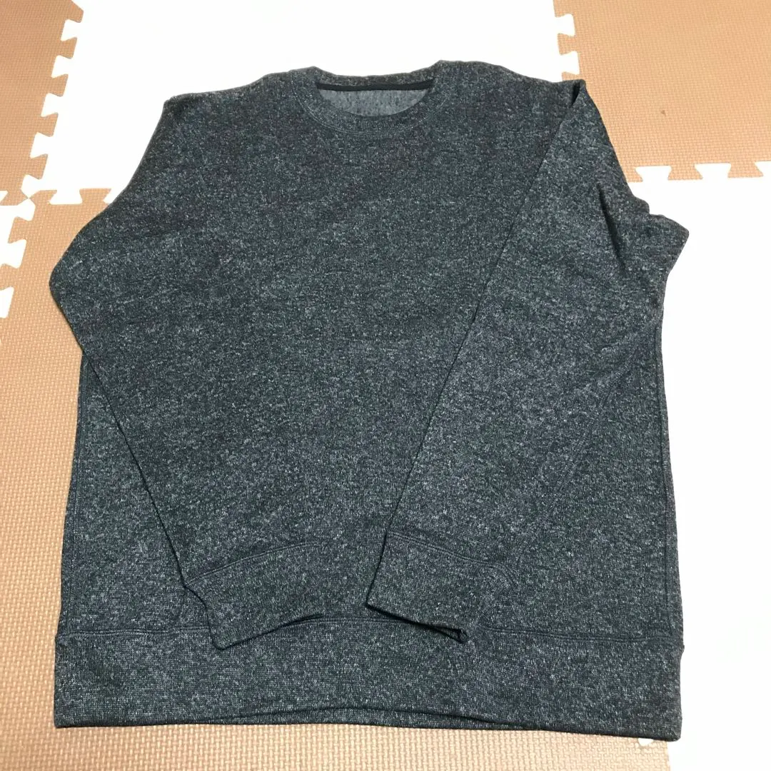 Thumbnail of Excellent condition Uniqlo men's dark gray sweatshirt, size L