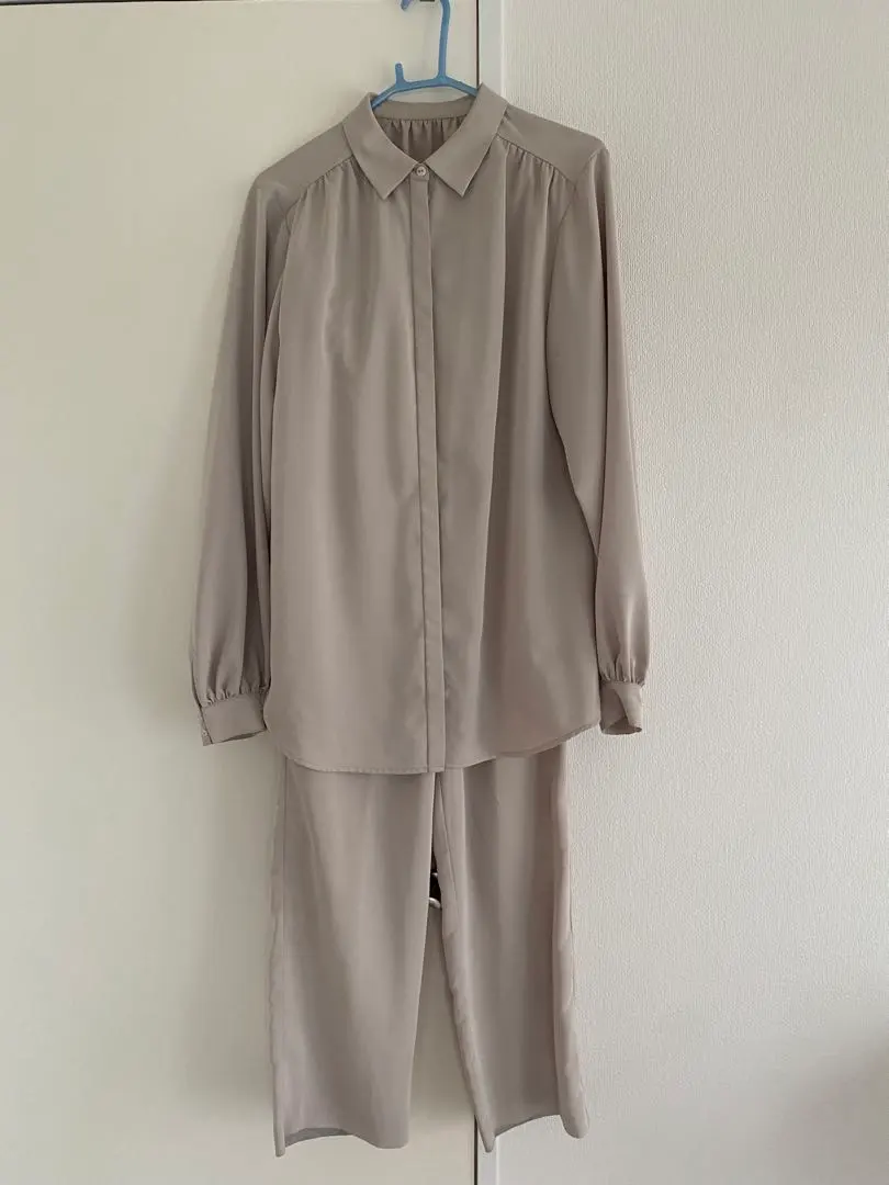 Thumbnail of AKTE Beige Silk-like Set-up