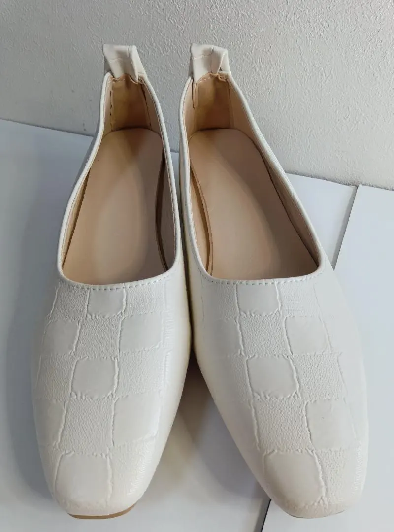 全新 25cm 白色 皮革感 方頭 淺口鞋 低跟 穆勒鞋 的縮圖