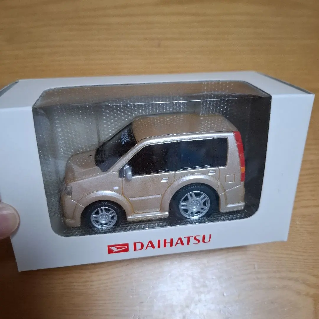 Thumbnail of Non-sale item: DAIHATSU MOVE Gold Miniature Car