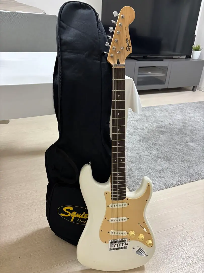 Thumbnail of Squier Stratocaster, white guitar