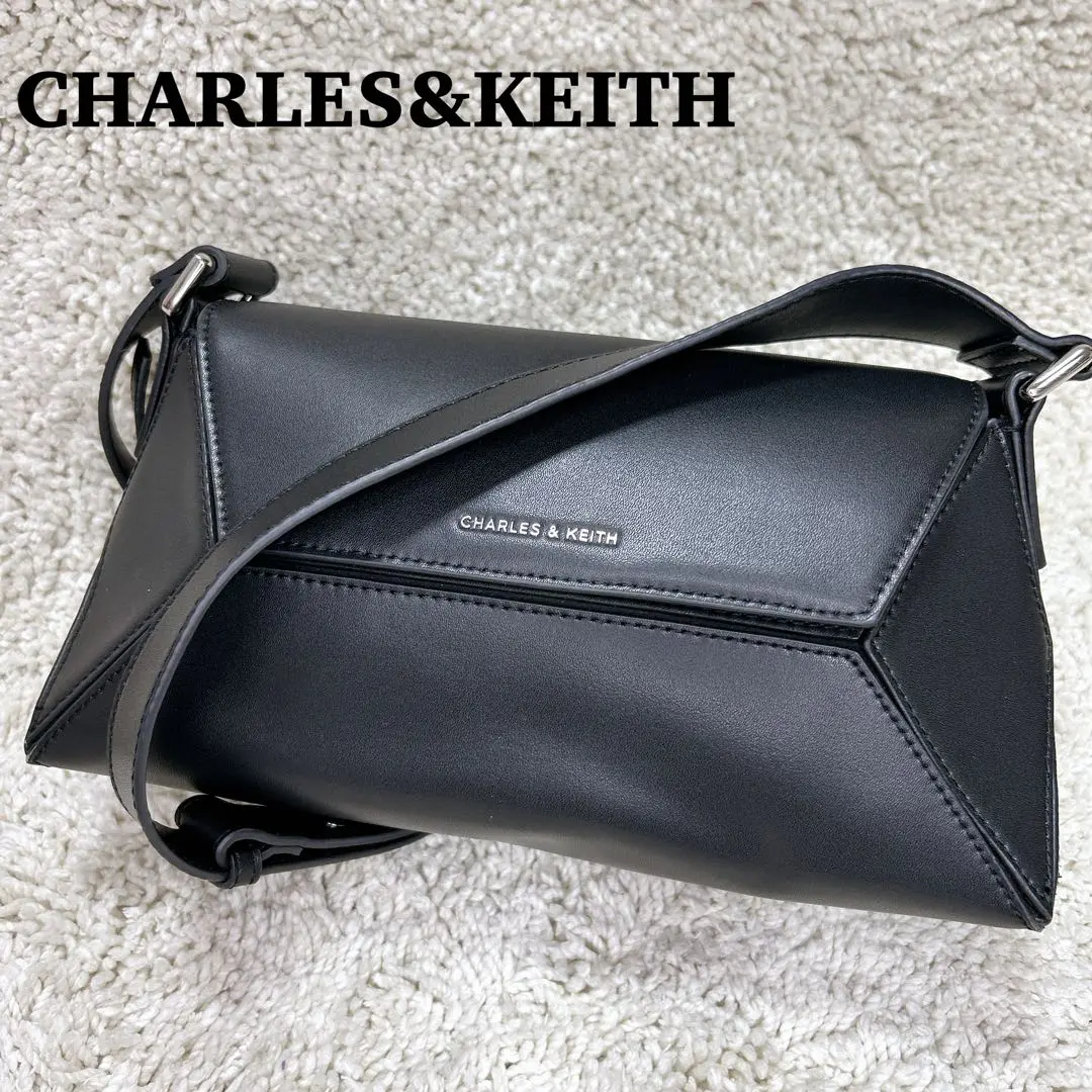 CHARLES & KEITH｜Nasrin ナスリン ジオメトリックショルダー